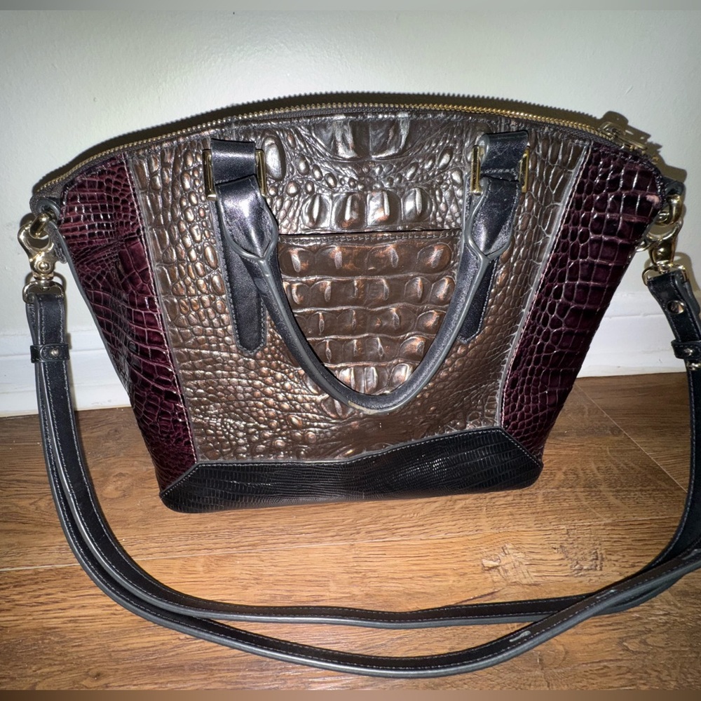 Brahmin Crocodile Handbag
Very small peeling on handles as shown in photo